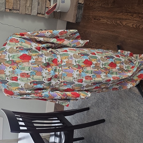 Natori Dynasty Robe - Picture 8 of 16